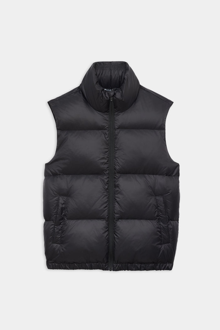 The SPLITS59 Summit Nylon Puffer Vest in black is a sleeveless, lightweight insulated vest with a front zipper and two side pockets, ideal for cool weather workouts. Shown on a plain white background.