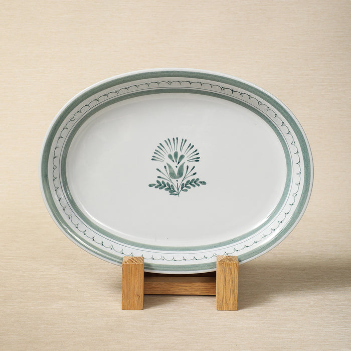 A Green Thistle pattern handpainted oval serving dish by Arabia, Finland c. 1965