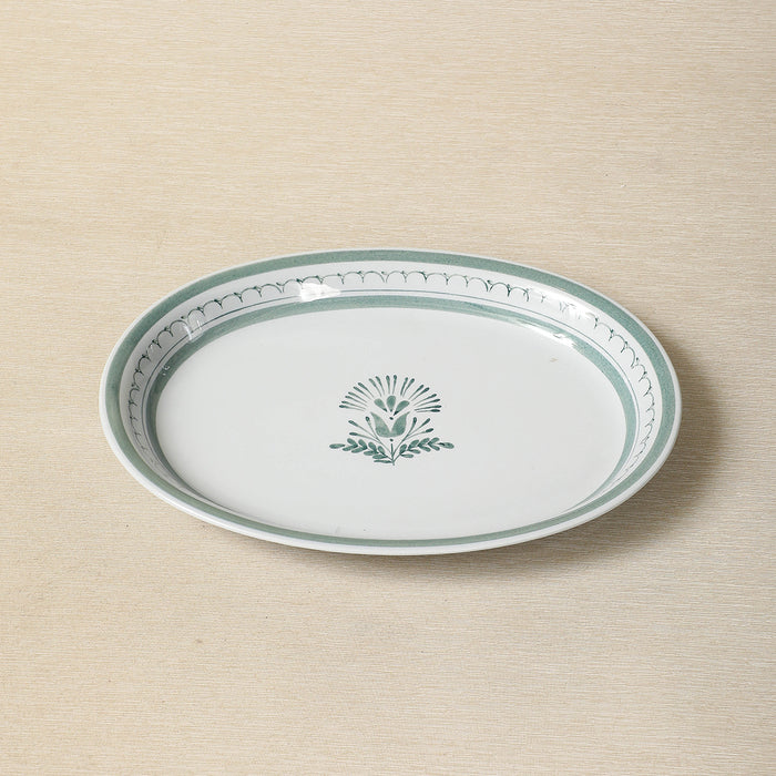 A Green Thistle pattern handpainted oval serving dish by Arabia, Finland c. 1965