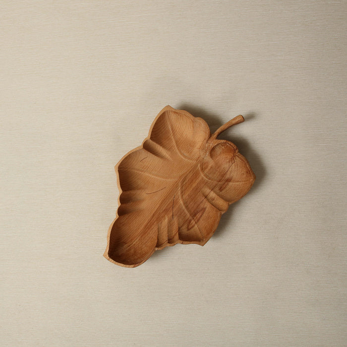 Botanique carved leaf bowl in beechwood