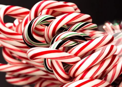 Candy Canes Gift Wrap - 6 Sheets