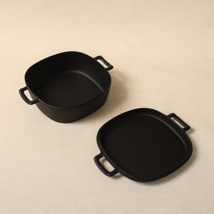 Cast Iron Pot with lid