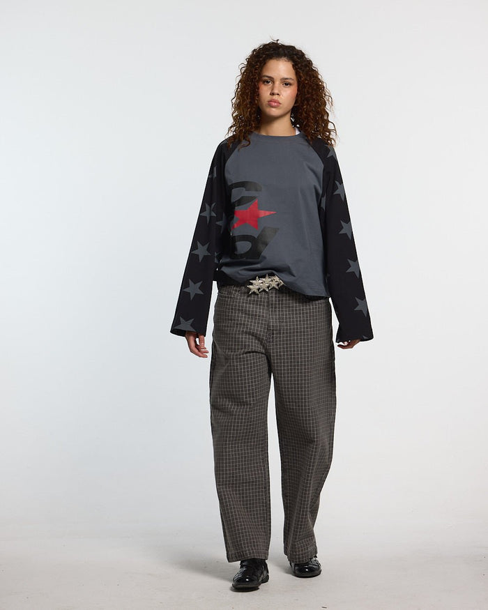CONSTELLATION LONGSLEEVE GREY - grey star print longsleeve tee, front view on female model - Cold Culture #woman