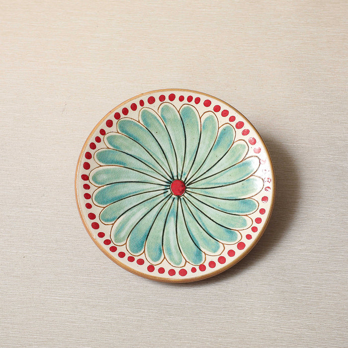 Daisy pattern plate