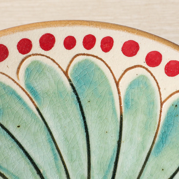 Daisy pattern plate