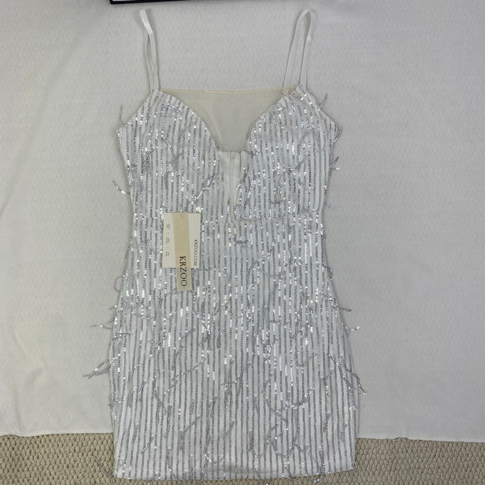 Deep V silhouette fringed halter dress with sequins