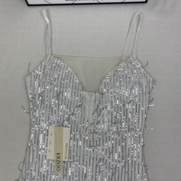 Deep V silhouette fringed halter dress with sequins