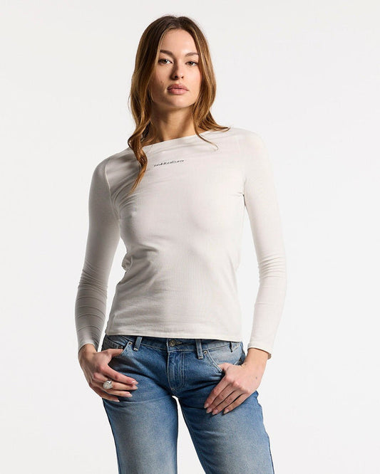 ESSENTIAL LONGSLEEVE TEE WHITE - white women's longsleeve tee, front view on female model - Cold Culture #woman