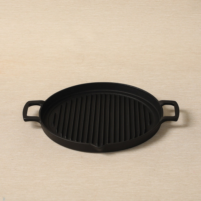 Iwachu round iron grilling pan with spout