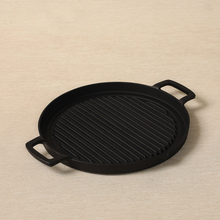 Iwachu round iron grilling pan with spout