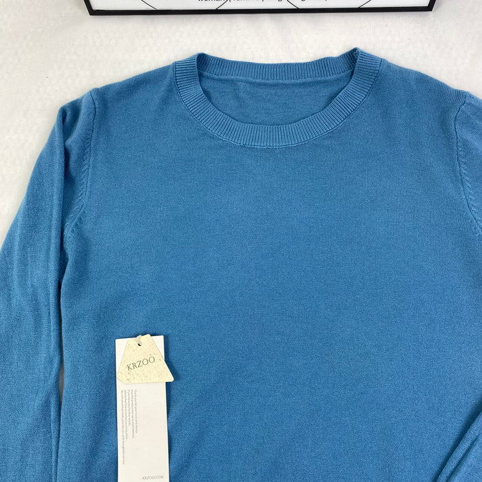 Knitted sweater with round neck and long sleeves
