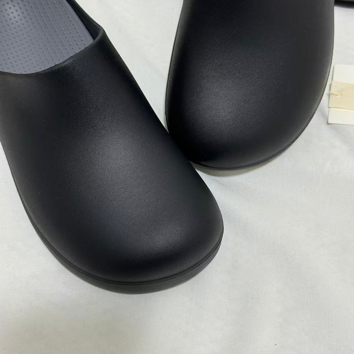 Non-Slip Closed-toe Slippers