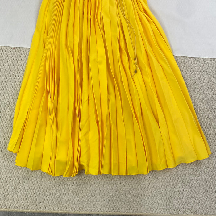Pleated V-neck wide skirt with straps and pure color