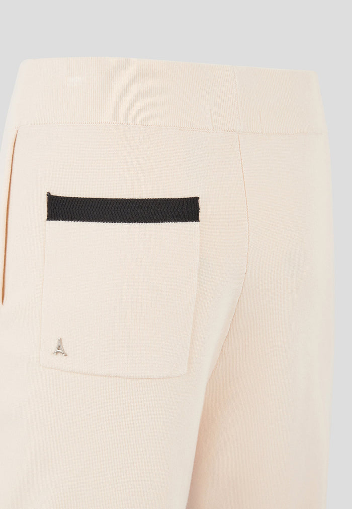 contrast-detail-knit-shorts-cream
