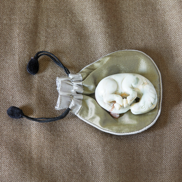 Shi "Truthful" Oval horse in pale marble