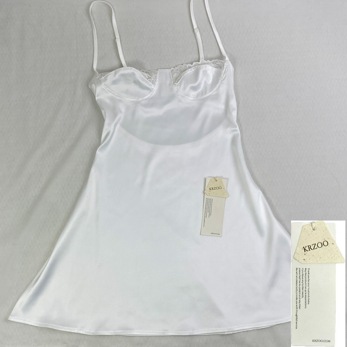 Solid-color backless lace-trimmed short dress