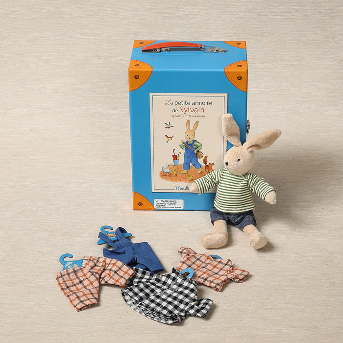 The little suitcase wardrobe of Sylvain