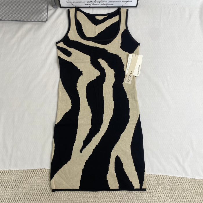 U-neck fitted mid-length dress