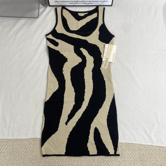 U-neck fitted mid-length dress