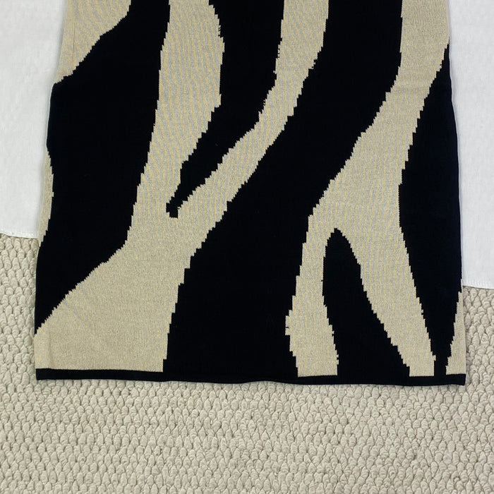 U-neck fitted mid-length dress
