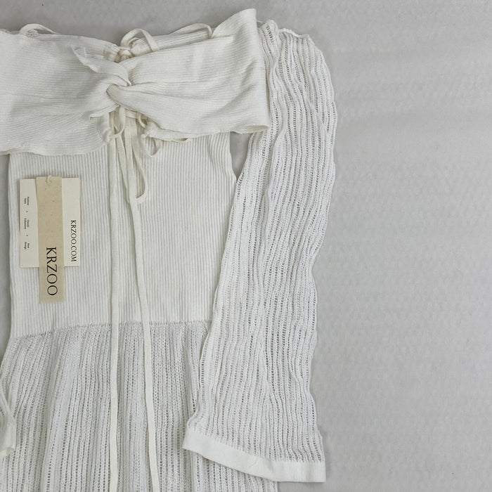 White knitted pullover sleeveless top