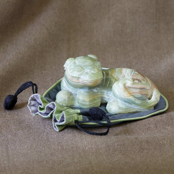 Zi "Graceful" Dragon in emerald green onyx