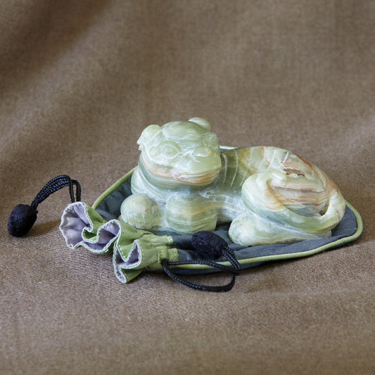 Zi "Graceful" Dragon in emerald green onyx